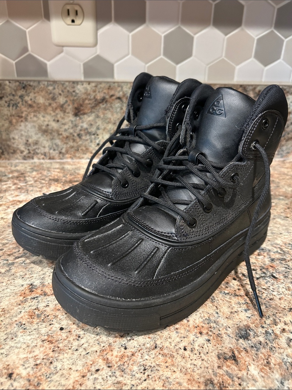 Nike Kids ACG All-Black High-Top Duck Boot Hiking 5.5Y